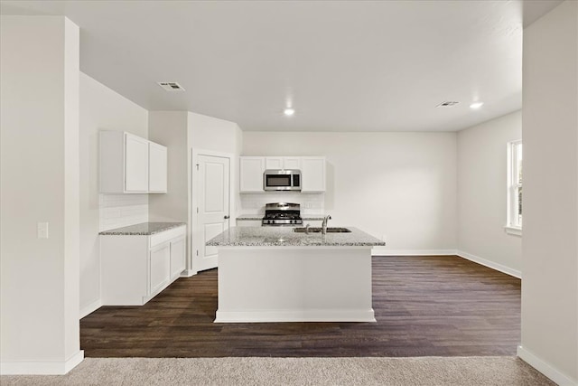 812 Stella Trl, Guthrie, OK 73044 - kitchen featuring visible vents, stove, a sink, baseboards, and stainless steel microwave