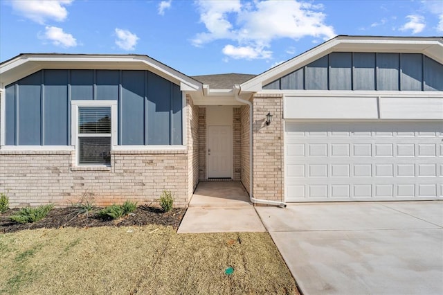 812 Stella Trl, Guthrie, OK 73044 - view of front of house with brick siding, board and batten siding, an attached garage, and driveway