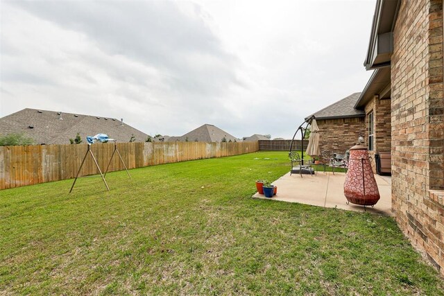 view of yard with a patio area