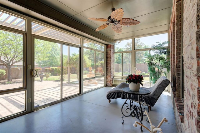 sunroom featuring ceiling fan