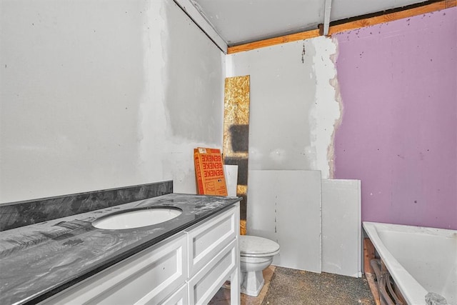 full bath featuring a bathing tub, toilet, and vanity