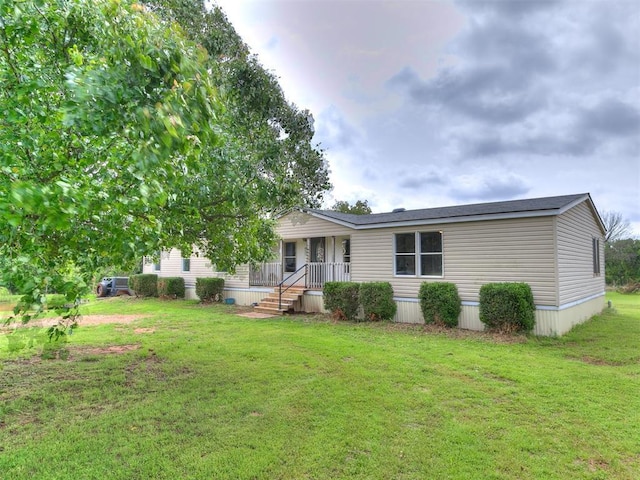 view of front of house with a front lawn