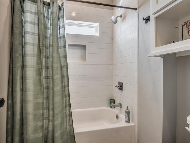 bathroom with shower / tub combo
