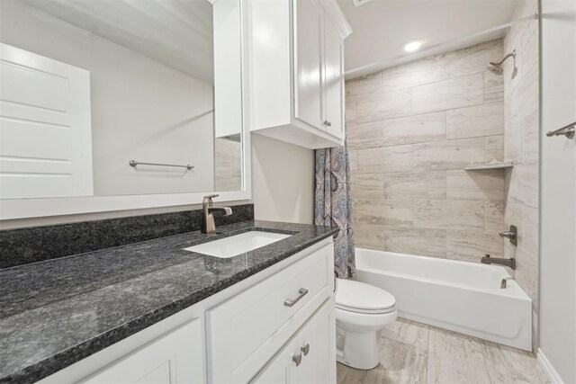 full bathroom featuring vanity, shower / tub combo with curtain, recessed lighting, and toilet