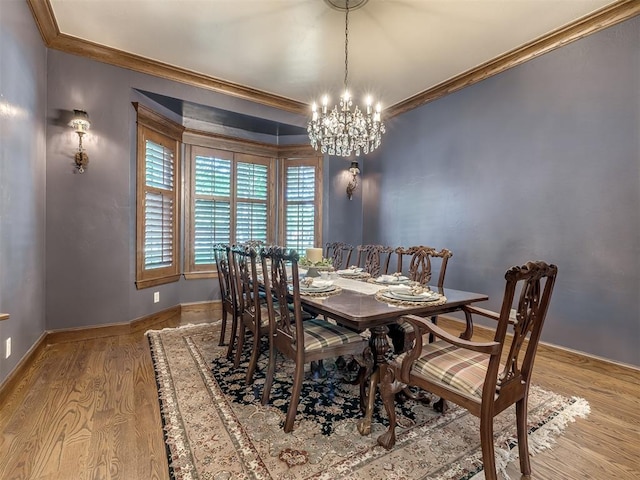 3125 Cumberland Dr, Edmond, OK 73034 - dining area featuring crown molding, a chandelier, light wood finished floors, and baseboards