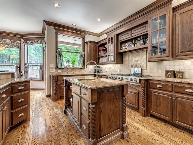 3125 Cumberland Dr, Edmond, OK 73034 - kitchen featuring ornamental molding, open shelves, light wood-style floors, tasteful backsplash, and recessed lighting