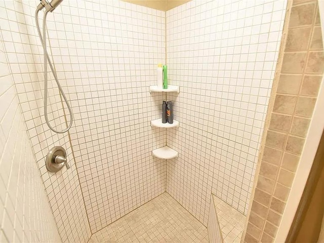 1904 NW Euclid Ave, Lawton, OK 73507 - bathroom featuring a tile shower