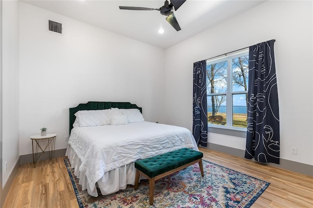 bedroom featuring visible vents, wood finished floors, baseboards, ceiling fan, and recessed lighting