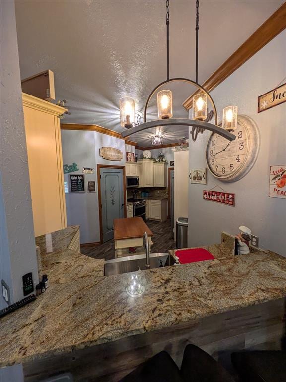 900 Walnut Pl, Norman, OK 73072 - dining space featuring a chandelier and ornamental molding