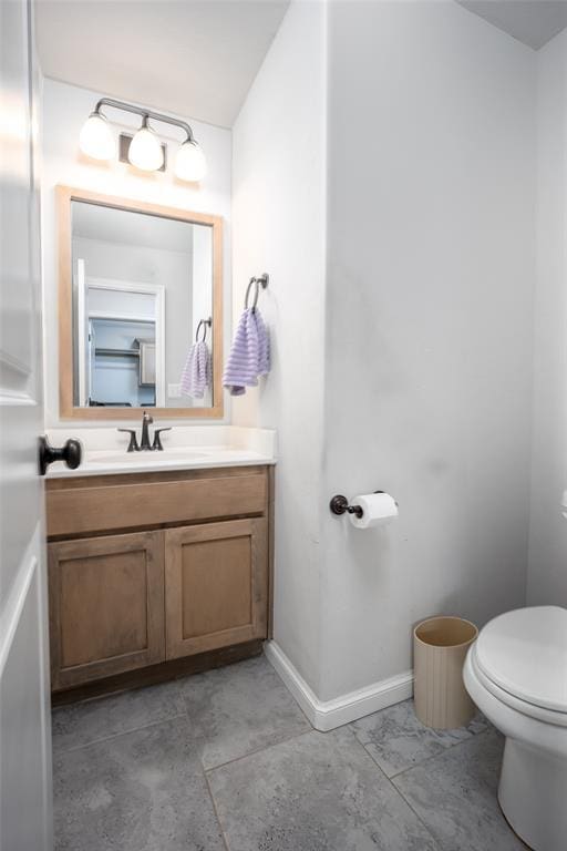 1208 Hickory Creek Dr, Yukon, OK 73099 - bathroom with baseboards, vanity, and toilet