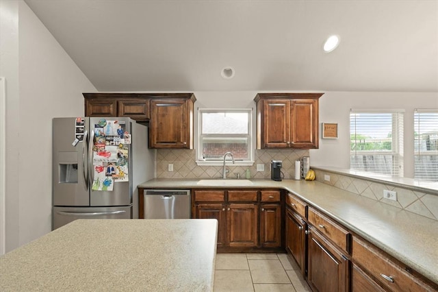 kitchen with stainless steel appliances, plenty of natural light, a sink, and tasteful backsplash