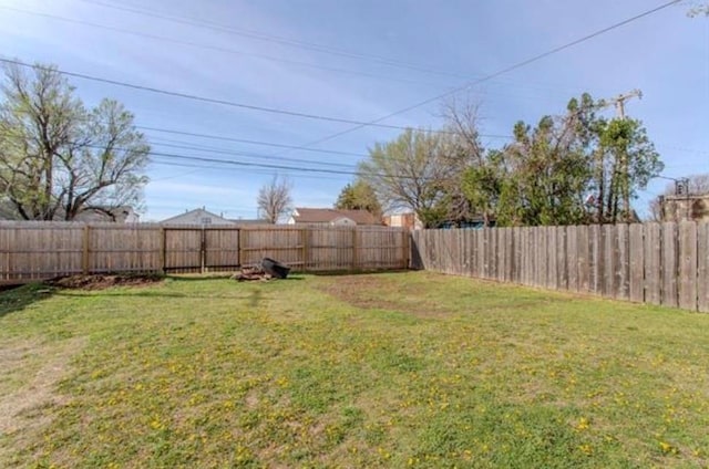 view of yard featuring a fenced backyard