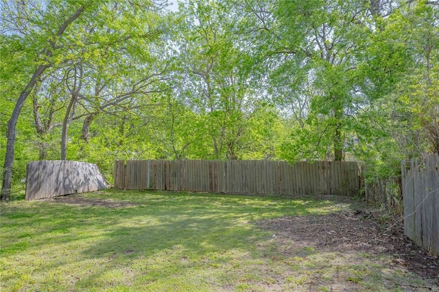 view of yard featuring fence