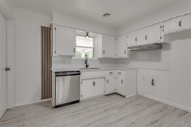 kitchen featuring a sink, visible vents, backsplash, and dishwasher