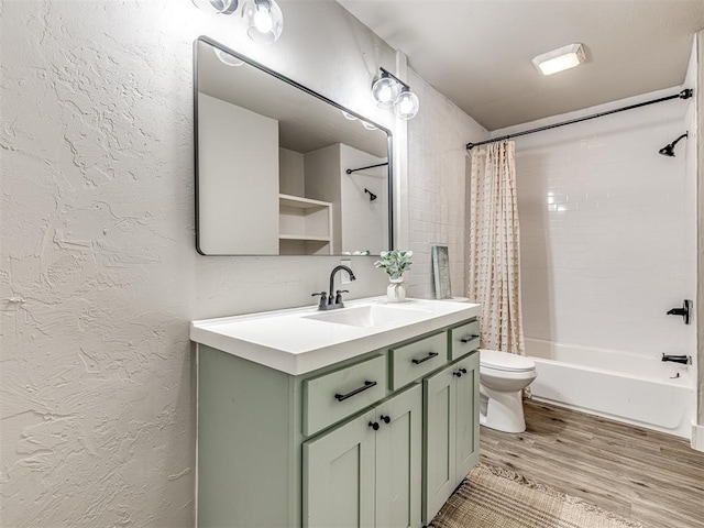 full bathroom featuring a textured wall, shower / bathtub combination with curtain, wood finished floors, and toilet