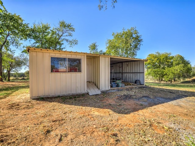 view of pole building featuring a carport