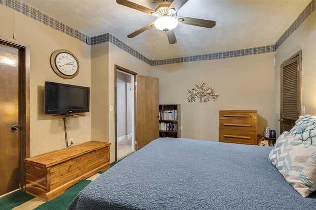 bedroom featuring carpet flooring, crown molding, and ceiling fan