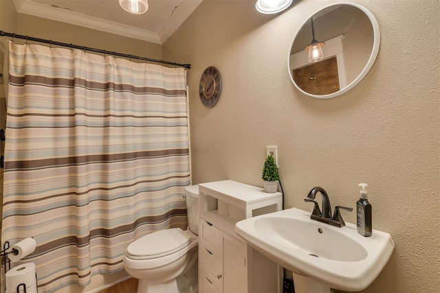 full bath with crown molding, a textured wall, a sink, toilet, and curtained shower