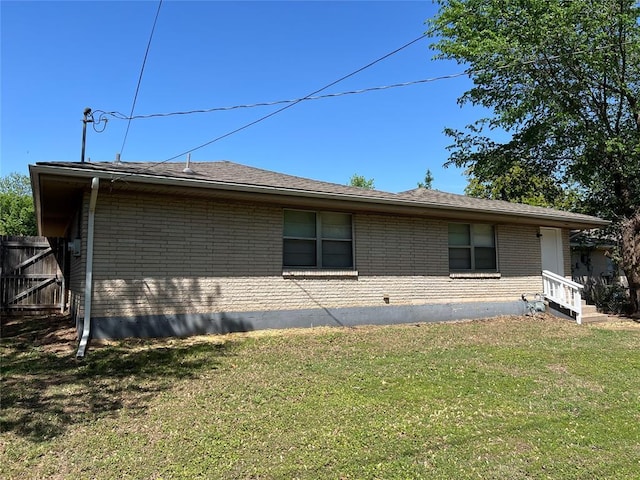 924 N Bradley Ave, Oklahoma City, OK 73127 - view of side of property featuring a yard, brick siding, and fence