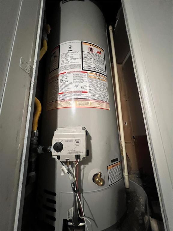 924 N Bradley Ave, Oklahoma City, OK 73127 - utilities featuring gas water heater