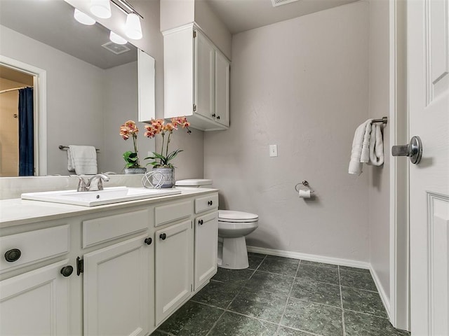 full bath with baseboards, toilet, vanity, and visible vents