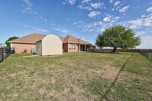 10608 Oaksplinter Ln, Oklahoma City, OK 73173 - view of yard featuring a fenced backyard, an outdoor structure, and a shed