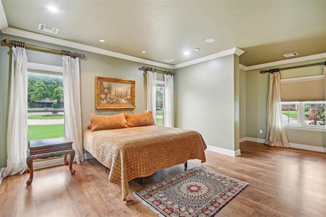 bedroom featuring crown molding, light wood finished floors, recessed lighting, baseboards, and visible vents