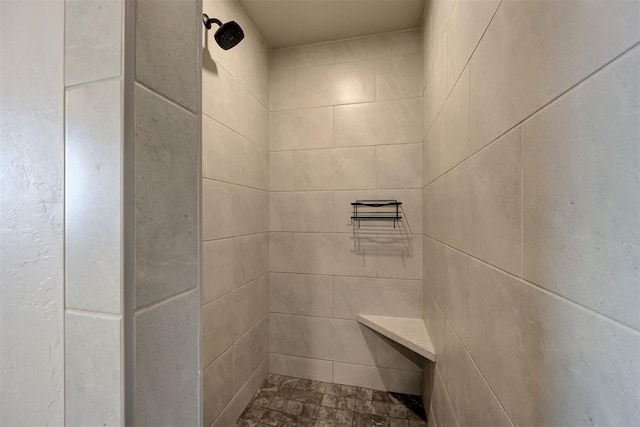 bathroom featuring a tile shower
