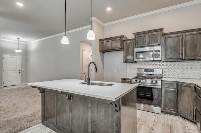 kitchen featuring dark brown cabinets, appliances with stainless steel finishes, a sink, a breakfast bar area, and ornamental molding