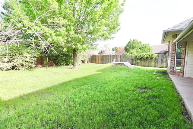 view of yard featuring a fenced backyard