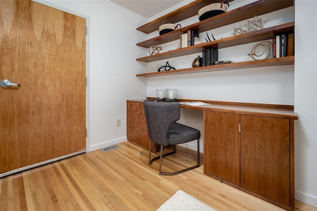 1000 NW 37th St Unit 1000 & 1002, Oklahoma City, OK 73118 - office area featuring baseboards, built in desk, light wood-style flooring, and visible vents