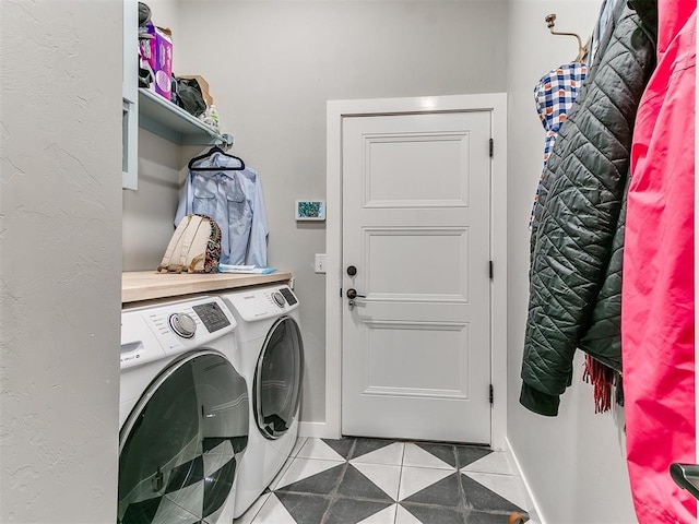 washroom featuring laundry area, baseboards, independent washer and dryer, and light tile patterned floors