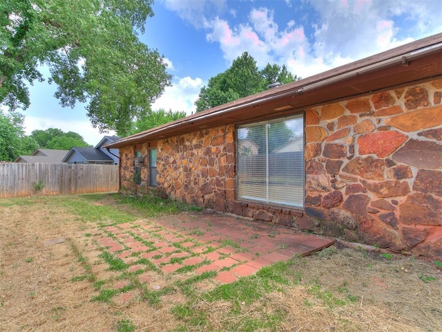 11817 Hollyrock Dr, Yukon, OK 73099 - view of yard with a patio