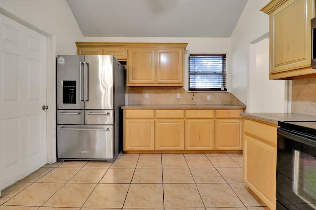 8713 Starling Path, Edmond, OK 73034 - kitchen featuring stainless steel appliances, lofted ceiling, light brown cabinetry, decorative backsplash, and light countertops