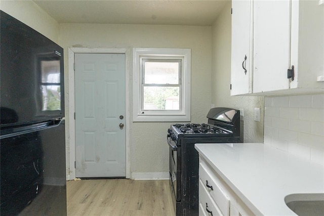 624 SW 44th St, Oklahoma City, OK 73109 - laundry area with light wood-style floors