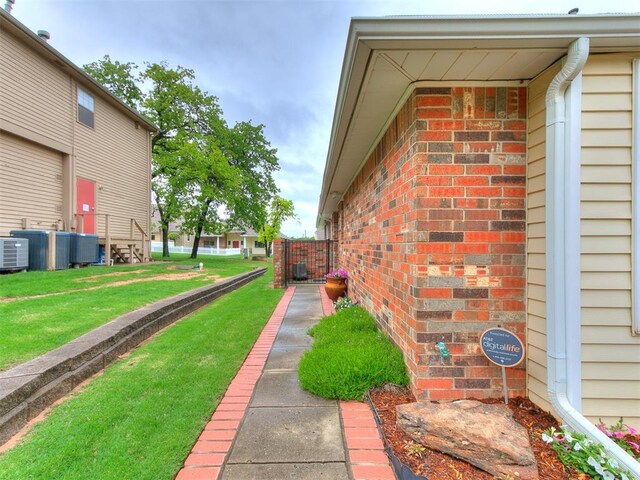 9011 S Timberview Dr, Midwest City, OK 73130 - photo 2