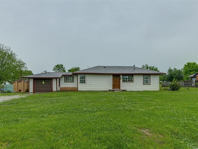 view of front of house featuring a garage, fence, driveway, and a front yard