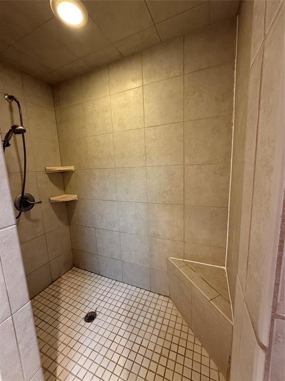 3900 Chickasha, Edmond, OK 73013 - bathroom with a tile shower