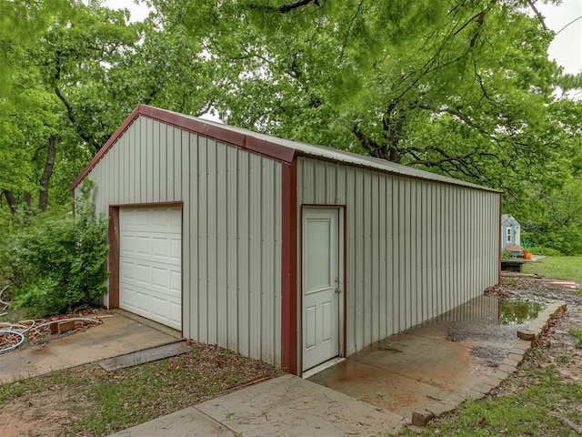 view of detached garage