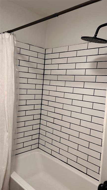 full bath with shower / bath combo