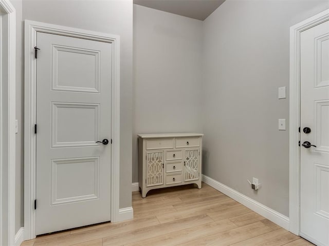 18444 Posse Trl, Norman, OK 73071 - interior space featuring baseboards and light wood-style flooring