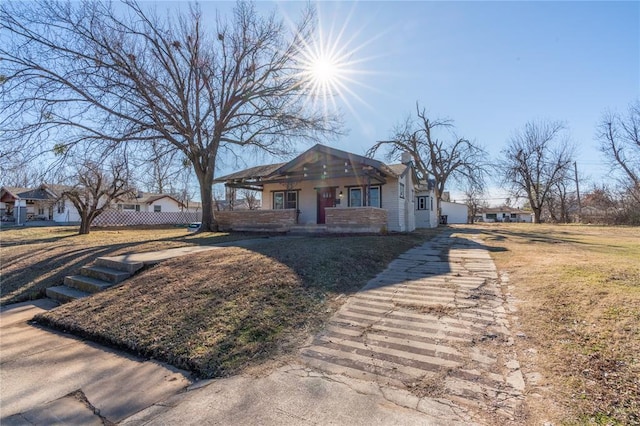 bungalow-style house featuring a front lawn and driveway