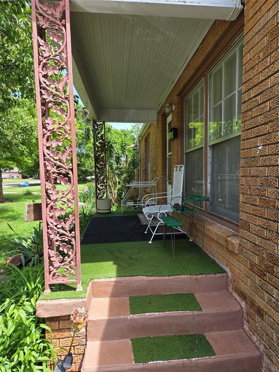 view of patio / terrace with covered porch