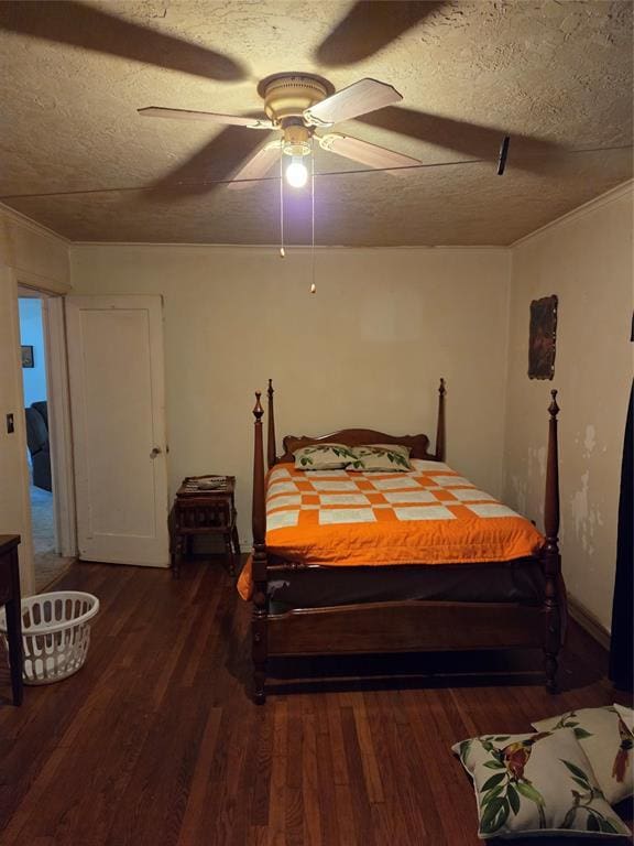 bedroom featuring a textured ceiling, ceiling fan, and wood finished floors