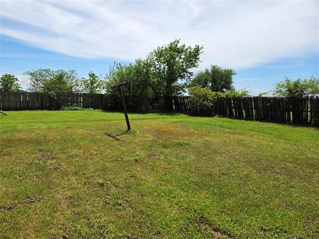 view of yard featuring a fenced backyard