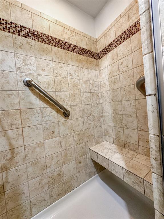 903 Sunset Dr, El Reno, OK 73036 - full bath featuring a tile shower