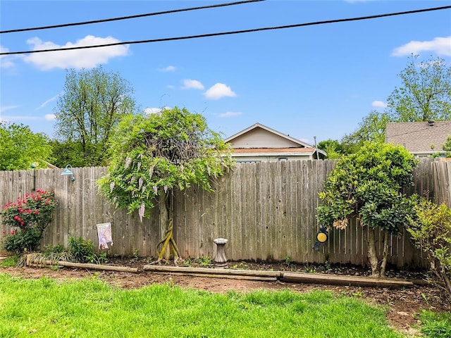 903 Sunset Dr, El Reno, OK 73036 - view of yard featuring a fenced backyard