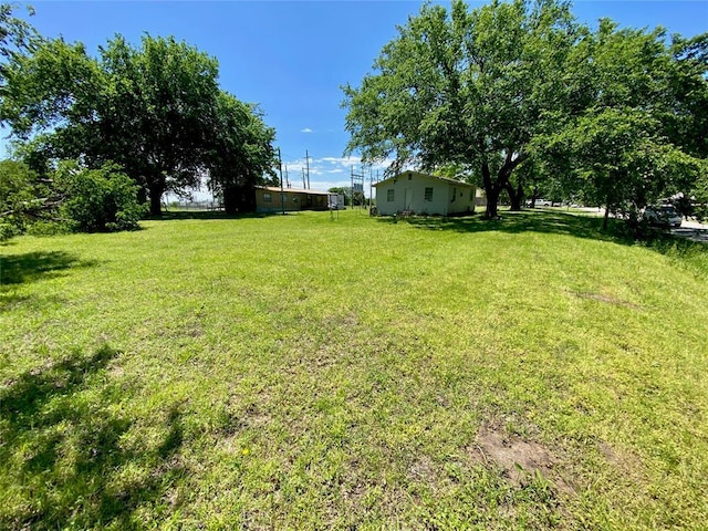 501 E Broadway, Okemah, OK 74859 - view of grassy yard