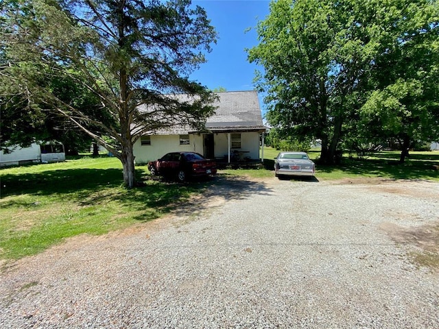 903 N 3rd St, Okemah, OK 74859 - bungalow-style house with driveway and a front yard