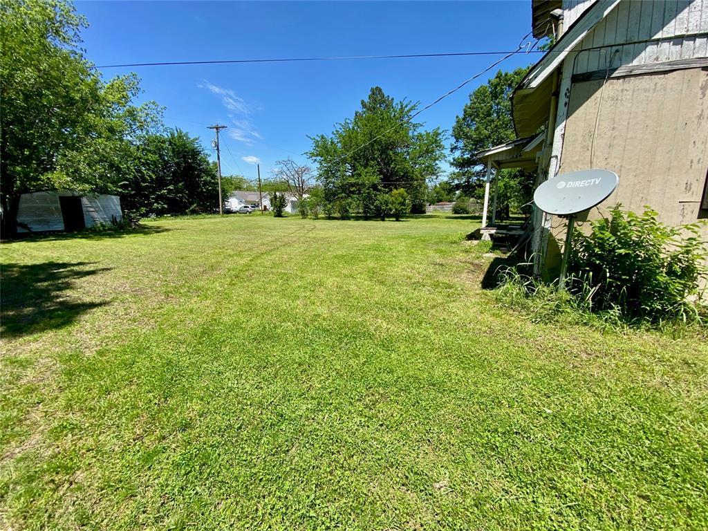 903 N 3rd St, Okemah, OK 74859 - view of grassy yard